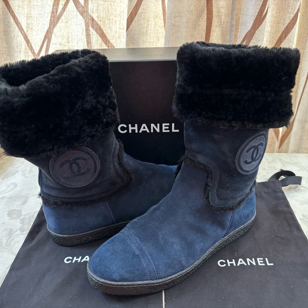🆕 Chanel CC Mouton Boots 👢